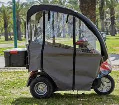 האם קלנועית סגורה מתאימה לנסיעה בחורף? כל מה שצריך לדעת